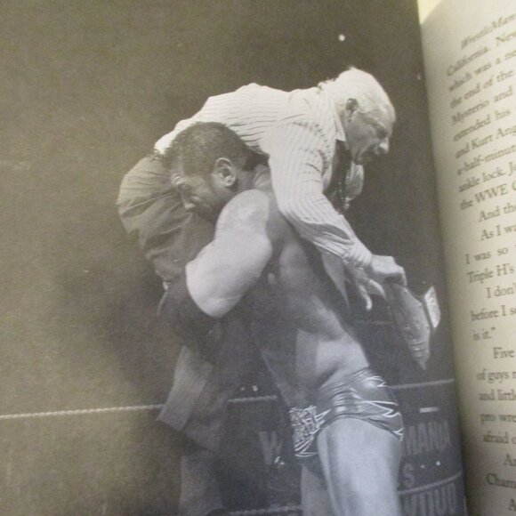 WWE 2007 Dave Batista Medium Black White Graphic WWF Wrestling Book - Picture 7 of 8